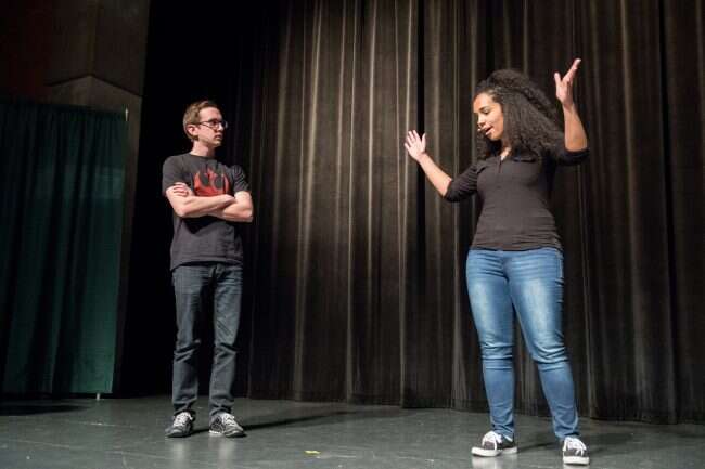 Theater students perform Hamilton rap battle at Pizza